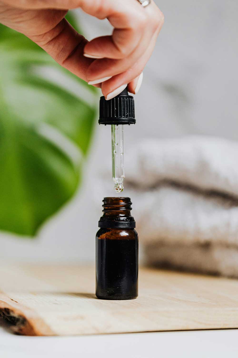 SERUMS & SPRAYS